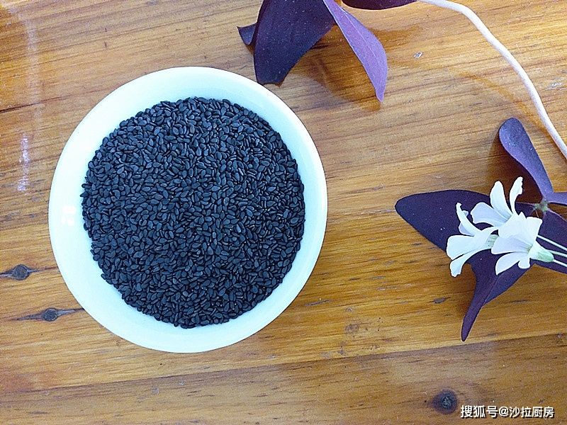 钙含量最高的不是牛奶，原来是它，钙含量是牛奶的8倍，家家都有