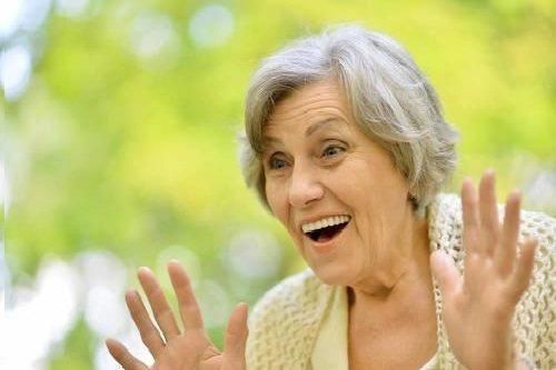 血液浓稠的话身体会有5个表现，坚持4件事，清除血管垃圾