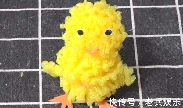 水果网套别乱扔,这样剪一剪就能变废为宝,小孩看了都抢着玩