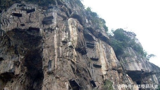 悬棺遗址|悬崖峭壁上的悬棺是如何被放上去的?专家研究多年直呼:太聪明!