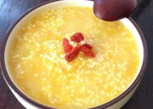 早餐店熬小米粥的4个诀窍，浓稠又出油，30分钟就能煮开花！