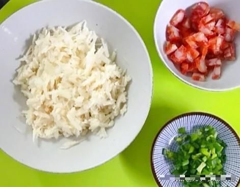  做法|香煎藕泥腊肠饼(教你这道口感鲜美、香味四溢的煎饼做法)