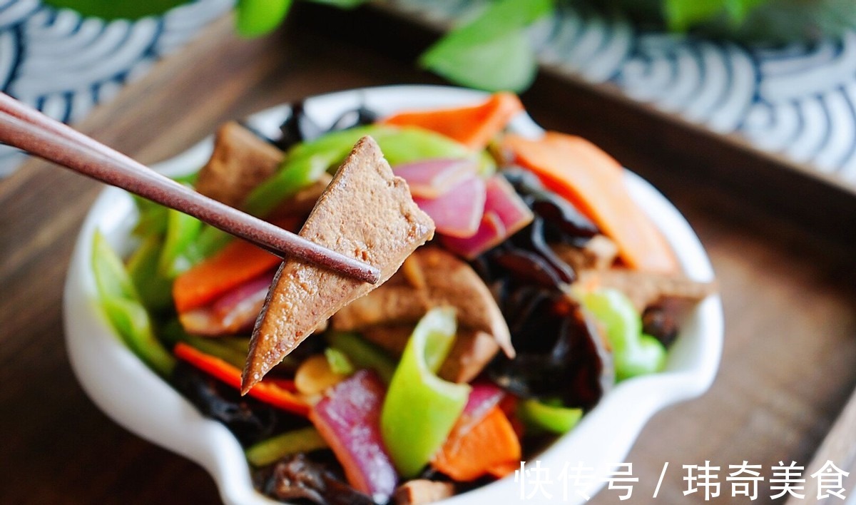 木耳|这猪肝只要烹饪的方式对了，吃起来一点也不腥，还很入味