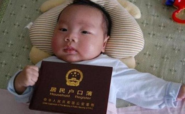 小吴|爸爸给孩子取名“宇凡”,护士手误多写一笔,宝妈大喜:不改了