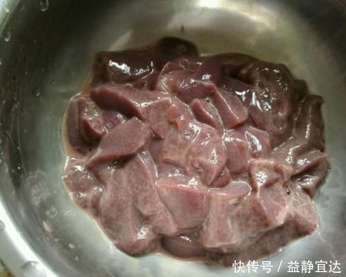 猪肝|洋葱和它一起炒,称为天然“血管清洁剂”,血管不堵了,身体强壮