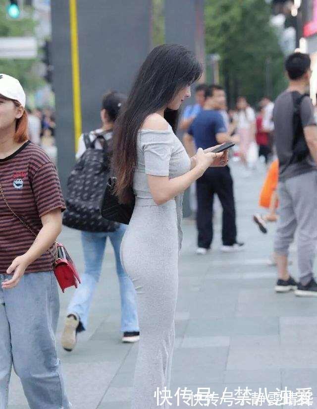 一字领 紧致凹凸的瑜伽裤美女,跟头发的颜色交相辉映,时尚无敌