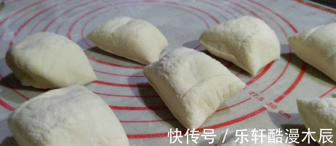 颗粒面|做了一锅素馅包子，吃起来味道很鲜香，刚出锅香极了