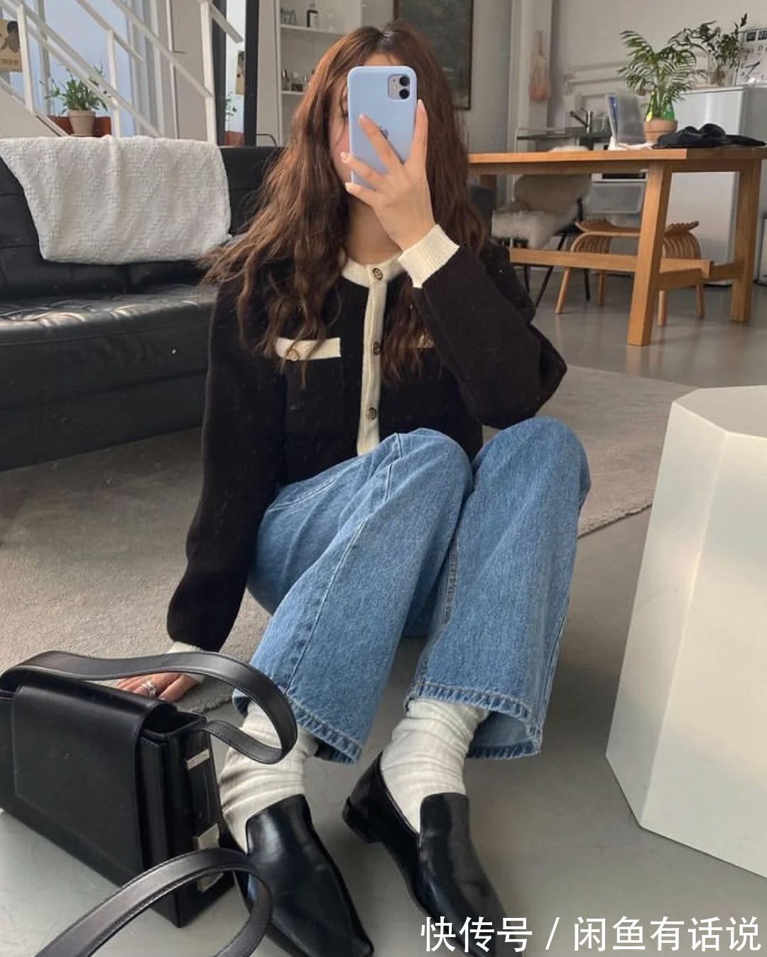 时髦 今年开春后火了一种穿搭,叫“上身奶奶,下身孙女”,减龄又时髦