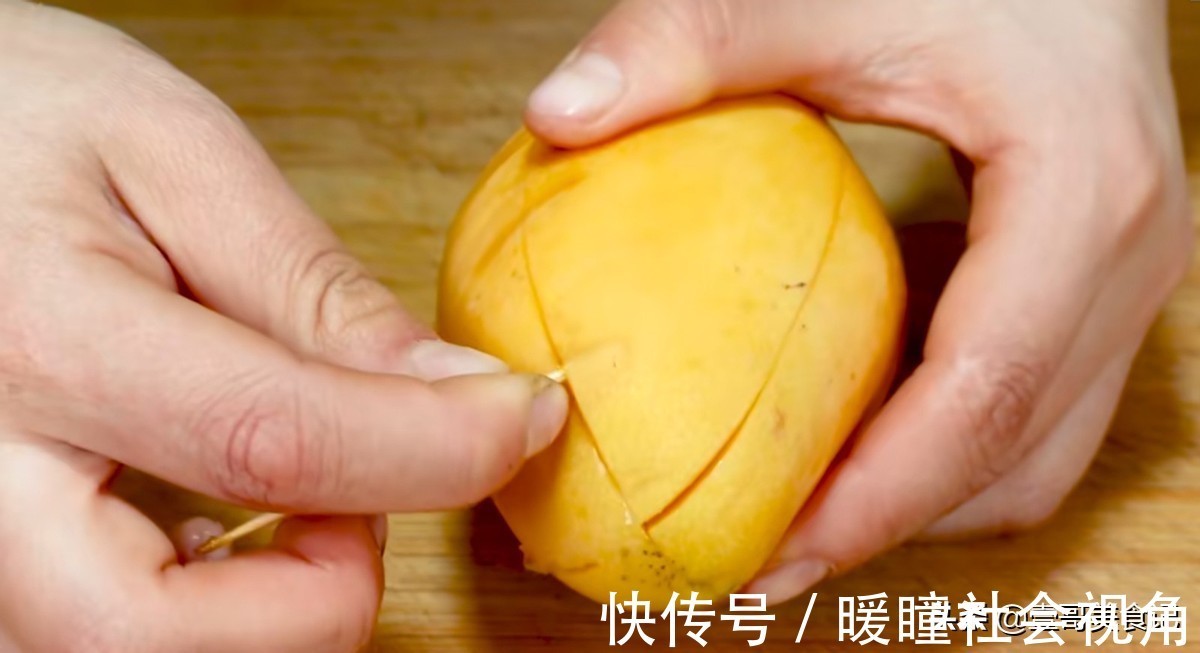 果肉|今天才知道,原来剥芒果这么简单,只需一根筷子,不脏手不流汁