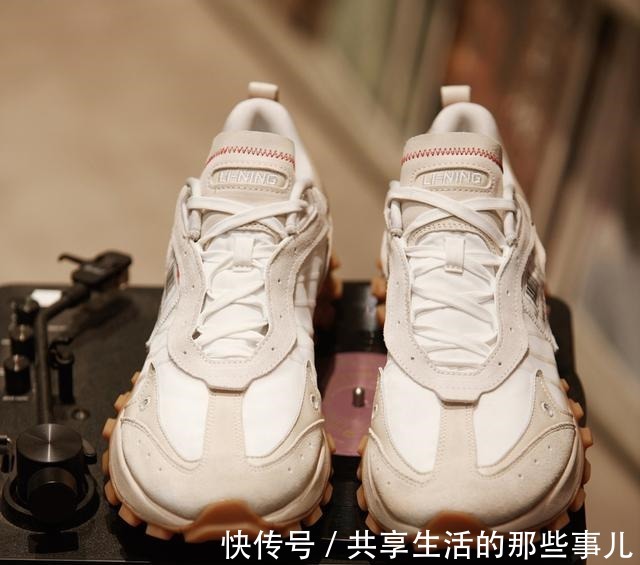 复古感 夸张设计真潮真吸睛,高级复古气质满分的神仙跑鞋!