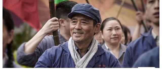 年轻的朋友来相会|《百炼成钢》正在广东卫视热播，何炅饰演扶贫干部遇难题