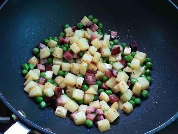  朋友圈|1人食晚餐，才10元钱，直接锅里一焖，发朋友圈，朋友放着我来