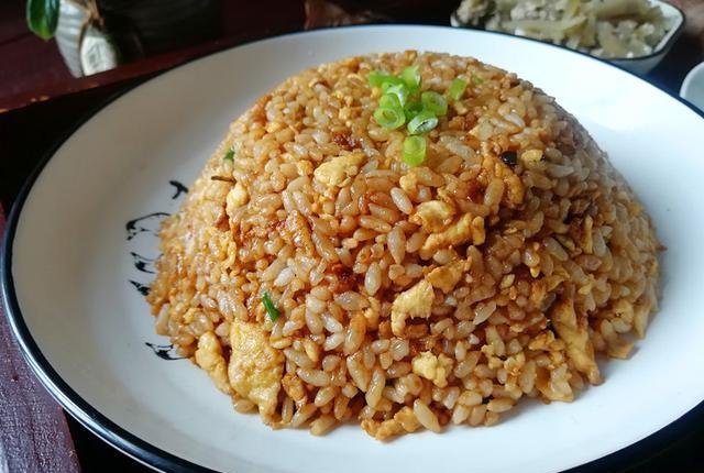 早餐不用出去买，用剩米饭加上它，十分钟做出诱人特色早餐