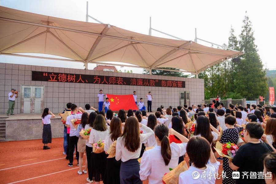 青岛实验初中：老师走红毯，享礼遇，学生行拜师礼|谢师恩| 拜师