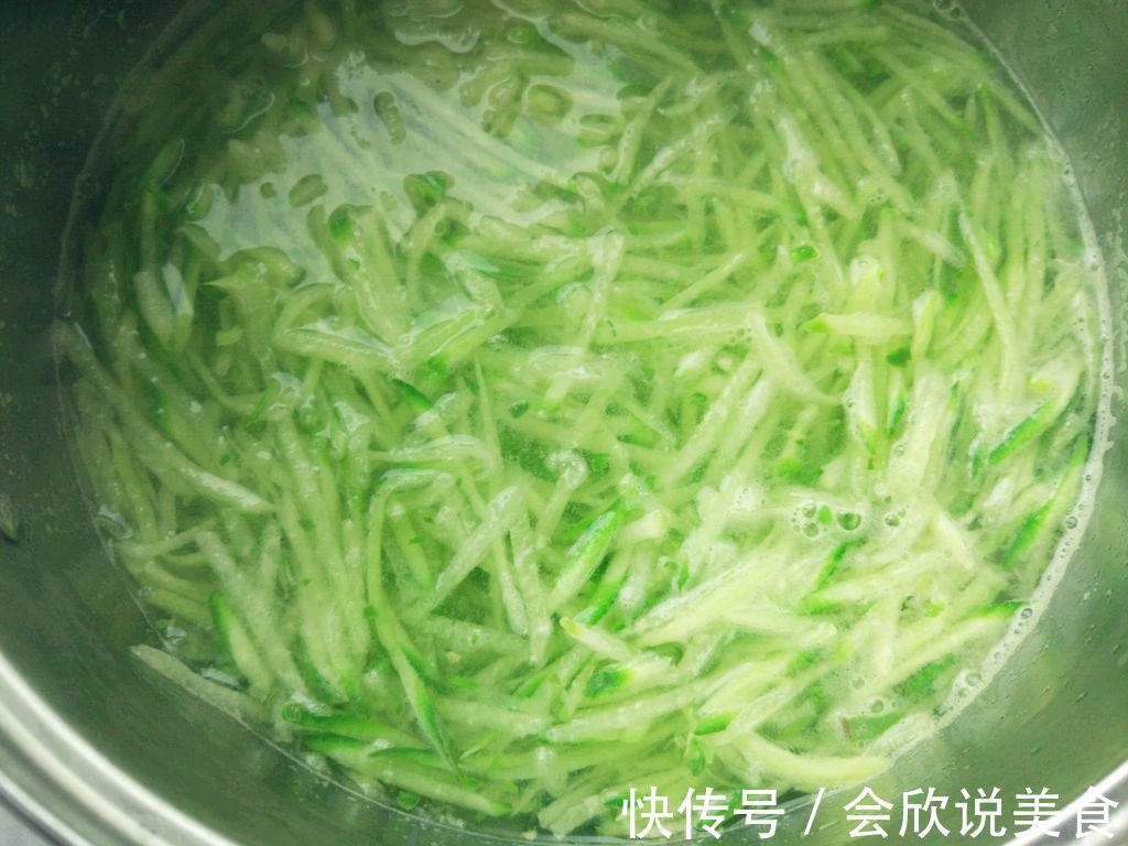 秋天萝卜大量上市,鲜嫩可口,多买点回来炸着吃真香