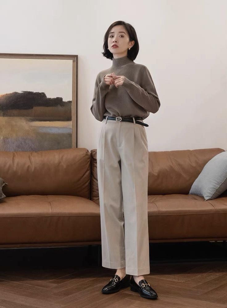 大衣|40+的女人秋冬怎么穿才减龄?毛衣+西装裤干练时髦,保暖又舒适