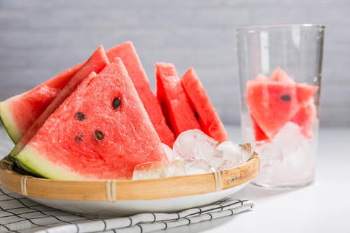 糖尿病人|隔夜西瓜胜砒霜？糖尿病绝对不能吃西瓜？西瓜的这些事不妨了解下