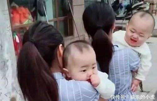 双胞胎|头胎双胞胎女儿,二胎双胞胎儿子,出门姐姐抱弟弟,路人羡慕围观