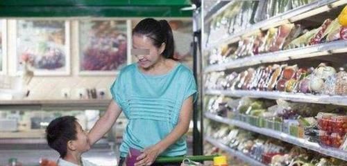 安全意识|4岁孩子超市摔碎鸡蛋,店员要求10倍赔偿,宝妈的做法令人称赞