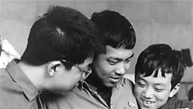 天才在左疯子在右#他18岁读博士,是未来的诺奖天才,晚年陨落说后悔加入少年班