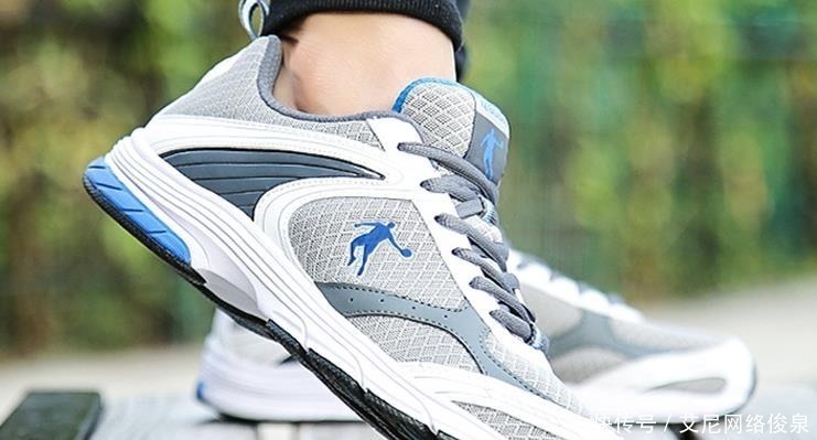 涅槃重生 我国“最励志”的跑鞋之王,曾被外国跑迷嫌弃,如今逆袭吊打耐克