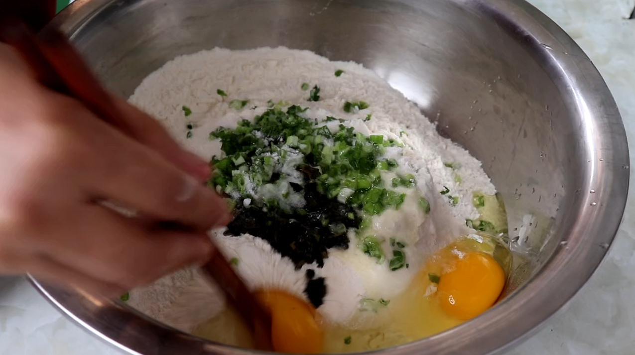 想吃油饼不用出去买了,做法诀窍教你在家做,比买的油饼好吃多了