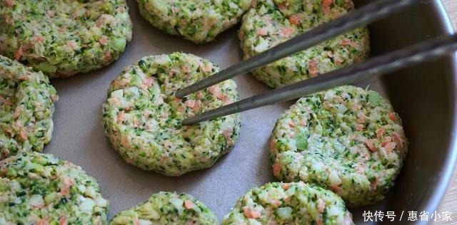 西兰花我家从不炒着吃,配上2两虾,咸鲜可口,每次米饭不够吃