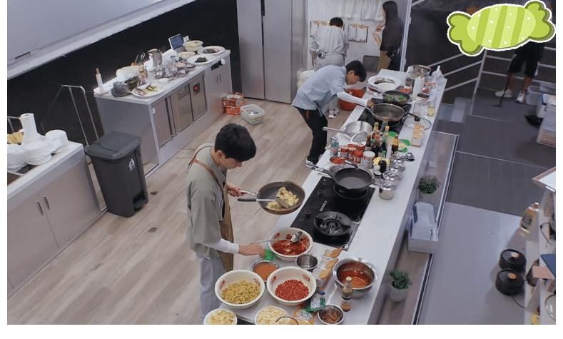 中餐廳5|《中餐廳5》營業(yè)，周也接客卻不扎頭發(fā)，手忙腳亂的背后滿是無奈