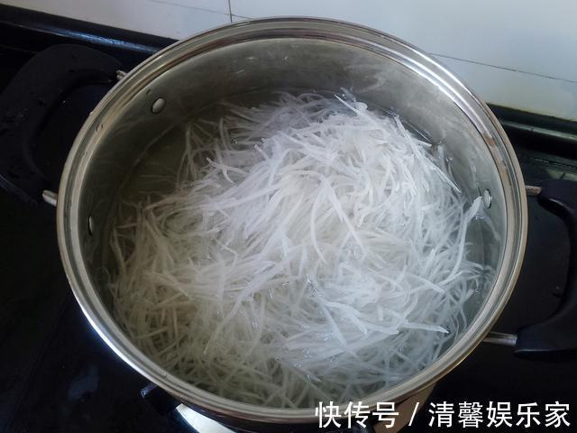 馅饼学会此做法，皮薄不露馅，香脆又可口，做法不难，快来试试