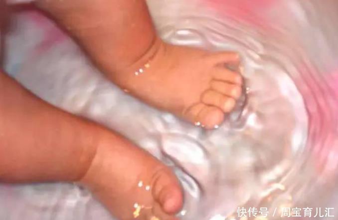 脚底|家长带孩子“泡脚”,或会耽误娃的脚部发育,现在改还来得及