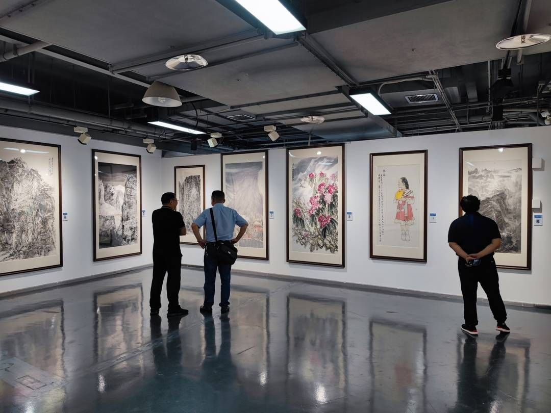 美术作品|川渝共融美术作品交流展揭幕，两地艺术家共绘双城巨变