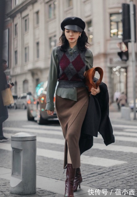 秋季|秋季大衣怎样穿才时髦?学会“叠穿”搭配是关键,高级感扑面而来