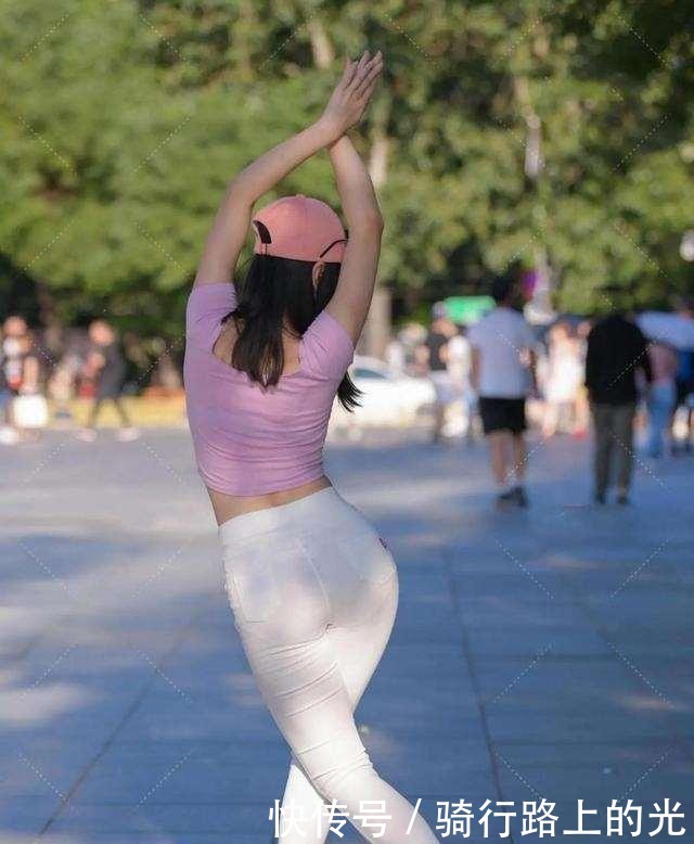 瑜伽裤|“漏斗形”身材的瑜伽裤美女，充满了休闲的气息，气质提升