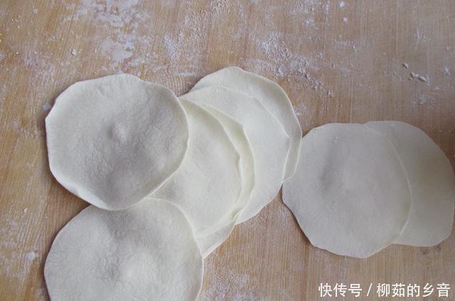 地面团|吃饺子这馅真鲜，比韭菜芹菜好吃多了，出锅连吃30个，比肉馅好吃