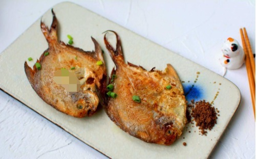 鲳鱼这么煎又香又酥,保证皮不破、肉不散,老公下酒最爱