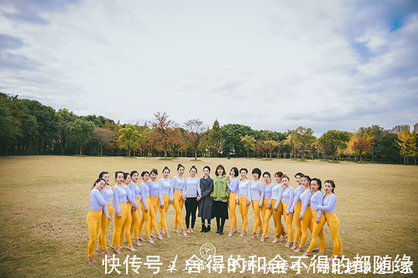 左手|一套“靠墙”瑜伽序列，全身伸展，练完超级舒服！