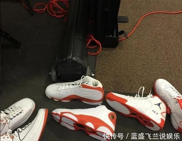 隐藏彩蛋威少4这个版本有后掌Zoom气垫!