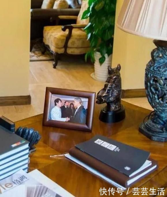 豪宅|晒晒郎朗住的豪宅,光客厅就有三层楼高,楼梯设计超像钢琴键