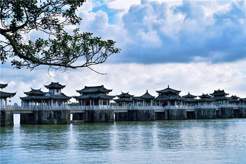 中年|潮州有个神奇古桥，建于南宋，中间18个木船，晚上断开白天闭合