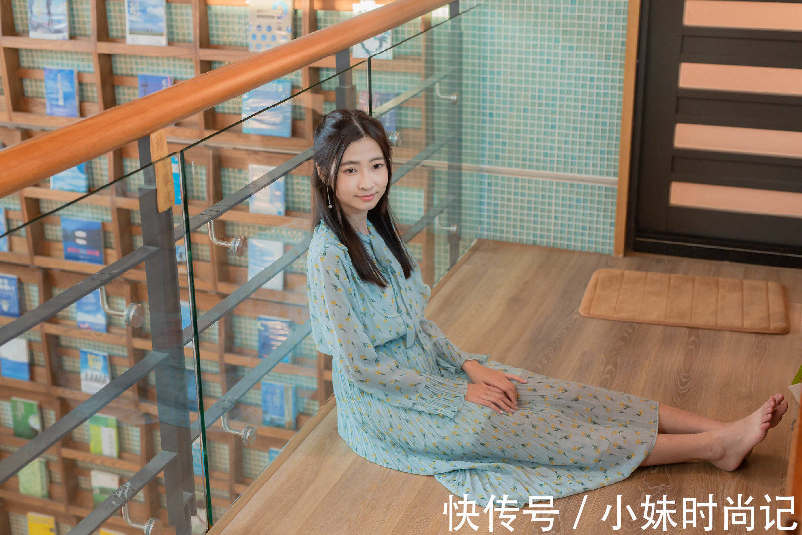 碎花裙|小姐姐的碎花裙十分的优雅清新,简约大气中也有女性的柔美