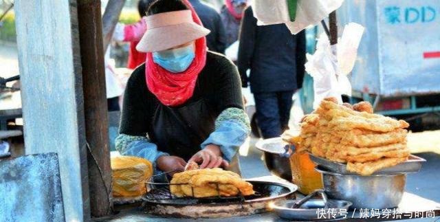  棚子|老两口卖特色早餐，一口锅一个棚子卖22年，食客太经典了！