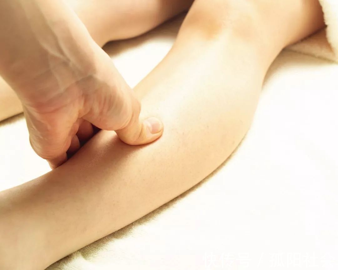 涌泉穴|洗澡的时候搓5处,通经活络去病痛,养肾又养心!