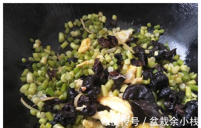 好吃|天越冷,越要多吃素菜,1道好吃的素小炒,家人特别爱吃