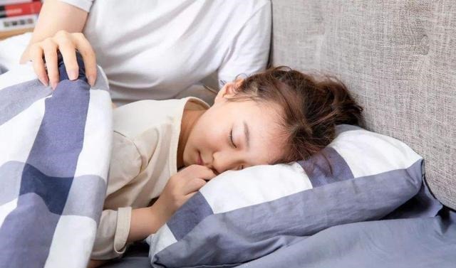 袭胸|儿子9岁袭胸,原因来自母子不分床,父母的过错由谁买单?