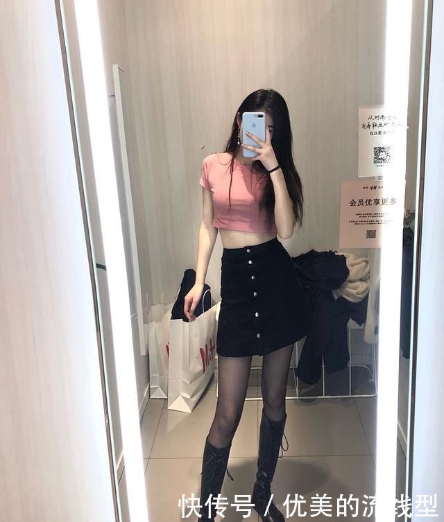 短裙|黑色短裙搭配薄款打底裤