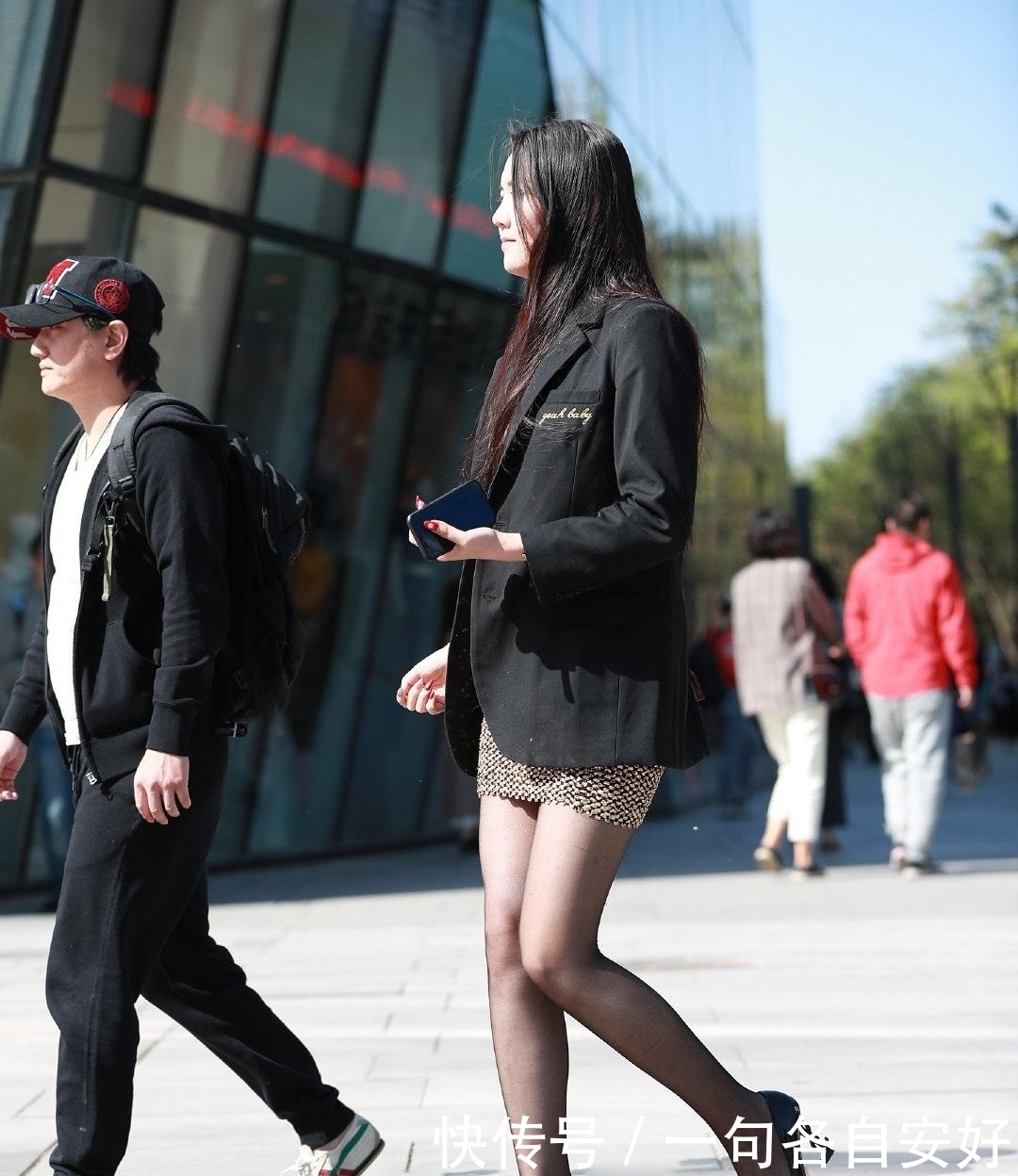 妹子|穿黑色高筒袜的长腿妹子,就是这么会撩