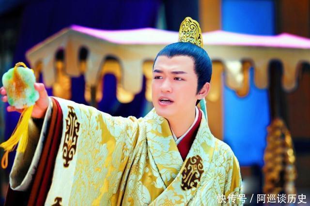 大官|儿子当大官,母亲前去看望,走时为何说我回去便为你准备好墓地