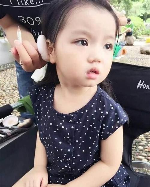 爸爸去哪儿|还记得4岁走红的阿拉蕾吗?如今被父母过度消费后,9岁长成这样