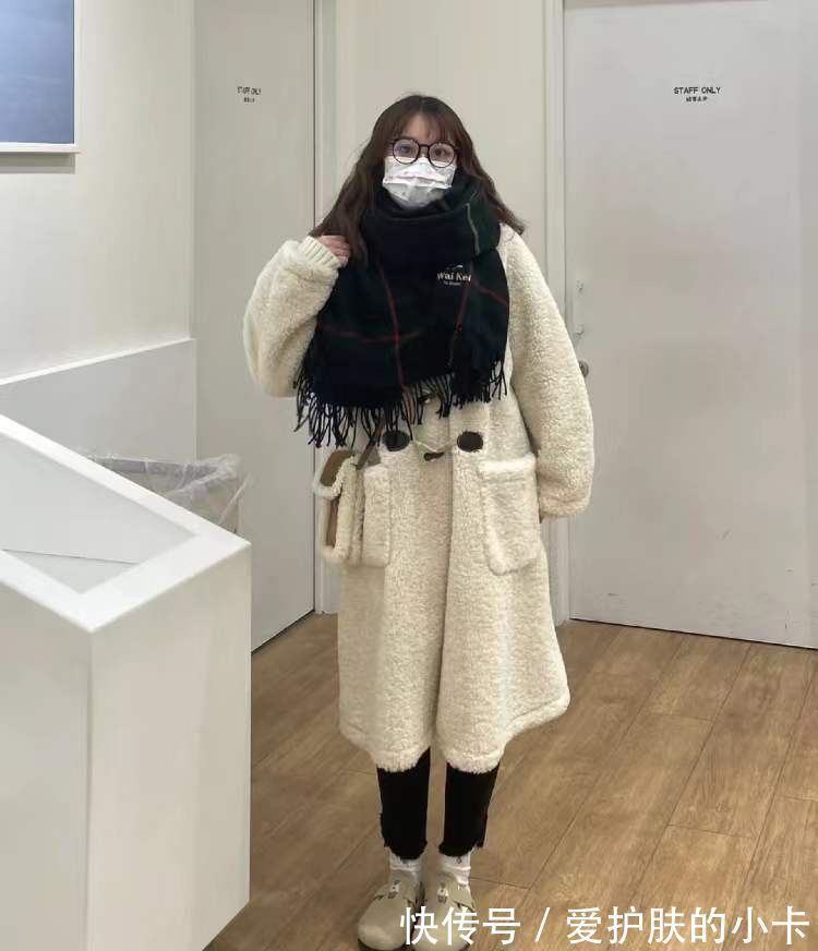 可爱 牛角扣大衣真是时髦又好穿,搭配牛仔裤简直太好看了!