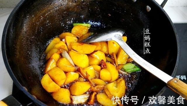 粉条|饭店里的招牌菜,土豆炖粉条的做法,又香又软糯,老少孩子都喜欢